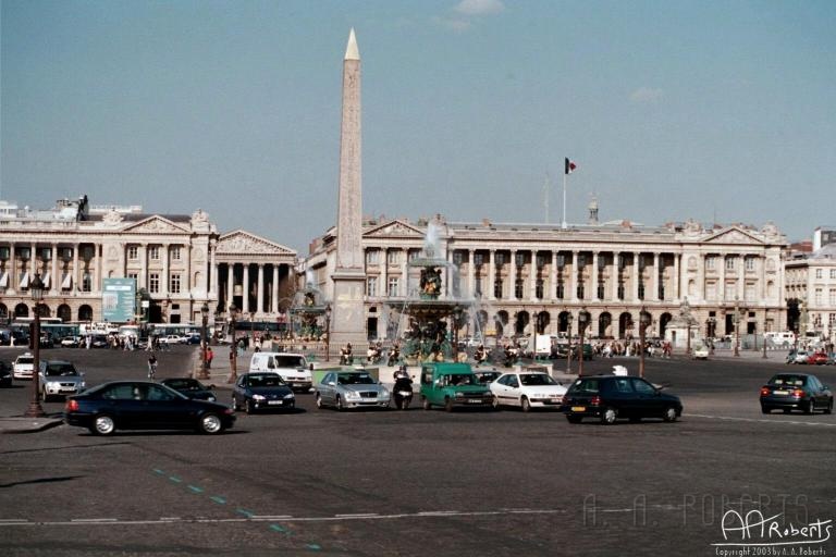 Paris Circle.jpg - Traffic circle... plaza... whatever.